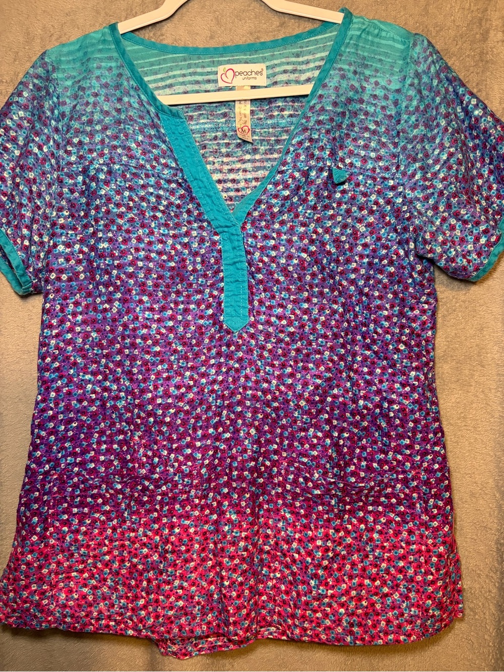 Peaches Uniforms Teal and Purple Ombré V‑Neck Short Sleeve Top